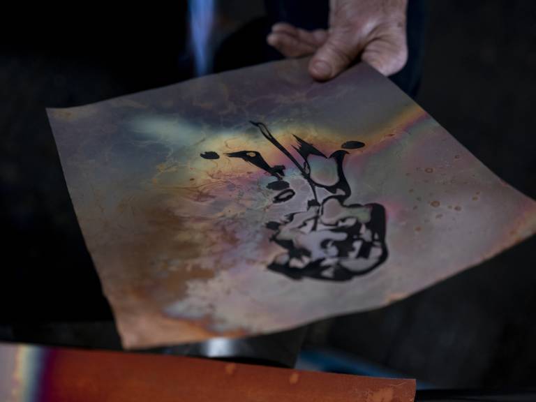 Ein Kupferbild von Arthur Unger in der Mache